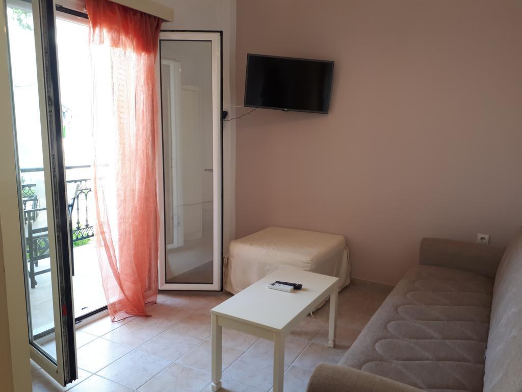 Filorian Hotel Apartments Acharavi  Eksteriør billede